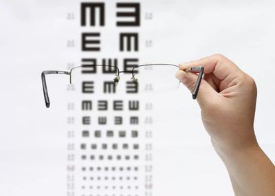 為什么配眼鏡給孩子必須進行散瞳驗光